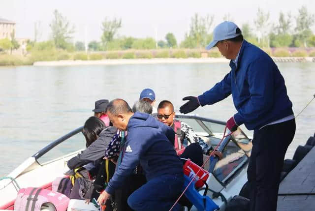 文明旅游成风尚，沙湖景美人更美