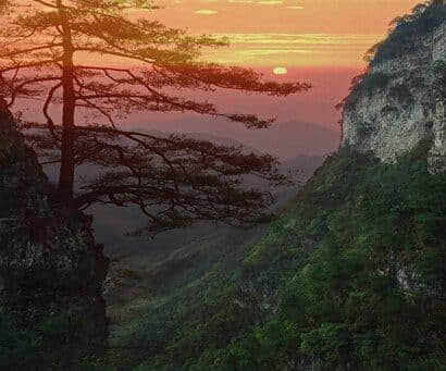 遵义红色旅游景点:娄 山 关