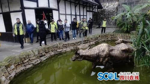 全国主流媒体打卡自贡旅游网红地：千年盐都、“东方龙宫”自贡恐龙博物馆