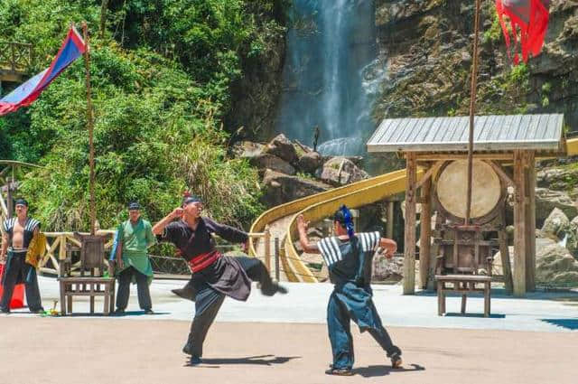 福建这个景区不仅是武侠胜地，还有青山绿水和壮观瀑布可以看！