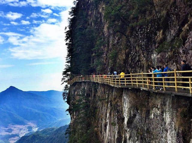 三座名山、三座特色山、四个自然文化名胜，江西旅游必去景点