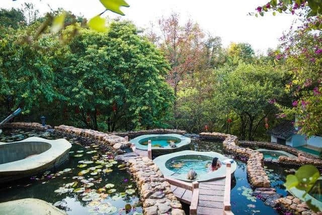佛冈“苏州园林式”四房别墅仅1399赠8人自助早餐+温泉+水疗+泡池