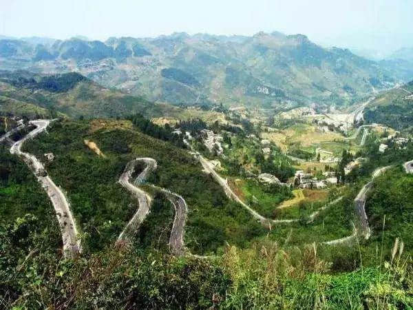 中国“秋名山”，贵州这条盘山公路老司机也不敢开！