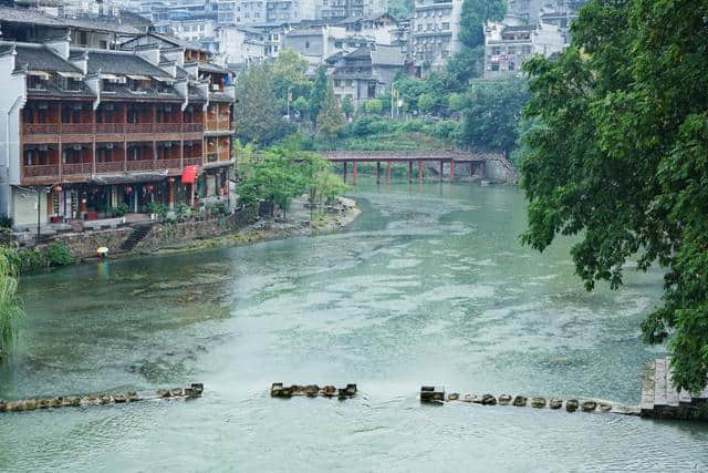 凤凰古城新攻略：去凤凰古城的4个理由，不仅仅是看烟雨赏夜景