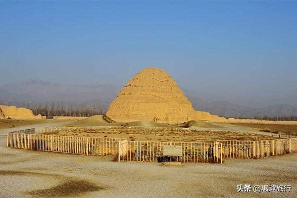 黄沙、湖泊与壁画，七月宁夏旅游地推荐，有你想去的吗？