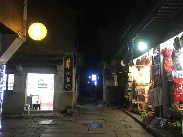 徒步旅行日志第128天，免费夜游同里古镇，宿苏州同里古镇青旅