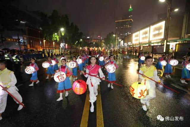 今夜！佛山秋色巡游震撼上演！海量高清美图带你直击现场