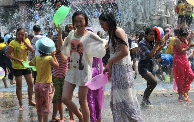 九张图带你旅游看西双版纳泼水节，最后的美女亮了