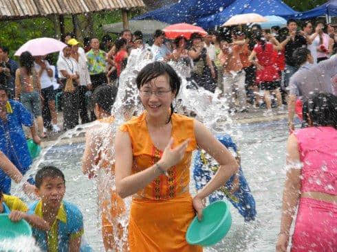 九张图带你旅游看西双版纳泼水节，最后的美女亮了