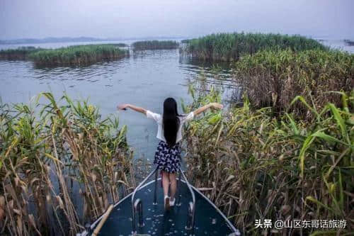 春天观光、夏天垂钓、秋天采摘、冬天赏雪观鸟的嬉子湖生态旅游区