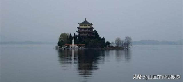 春天观光、夏天垂钓、秋天采摘、冬天赏雪观鸟的嬉子湖生态旅游区