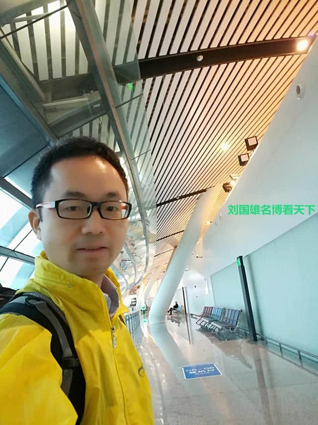 到尼泊尔旅游，在加德满都机场办理入境和兑换卢比是这样的