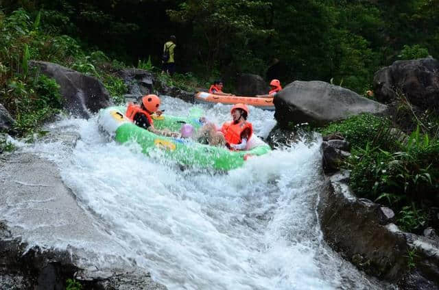 「清远」138元清远黄腾峡~天门悬廊玻璃桥+黄龙十八瀑+浪漫花溪谷