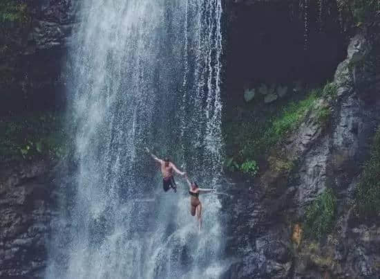 她们靠旅行成为了网红