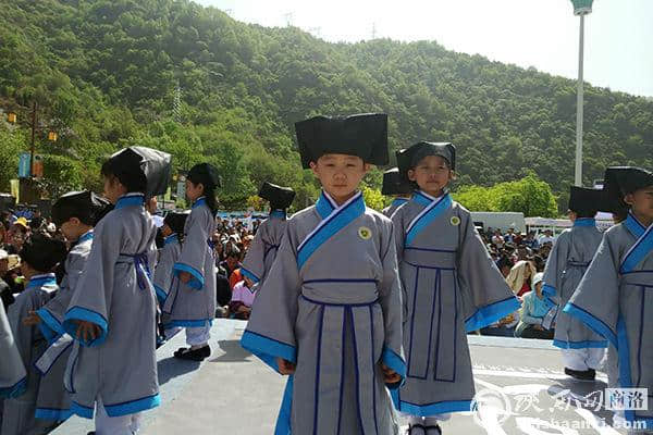 2019中国秦岭生态文化旅游节开幕式在商洛市柞水县隆重举行