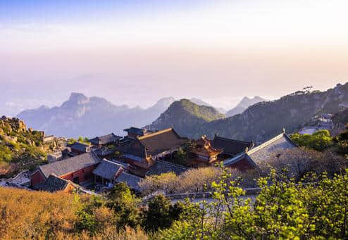 十一去泰山穿什么衣服鞋子合适 国庆节去泰山旅游必备物品