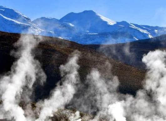 南美旅游：智利晨观火山口夕赏月亮谷（图）