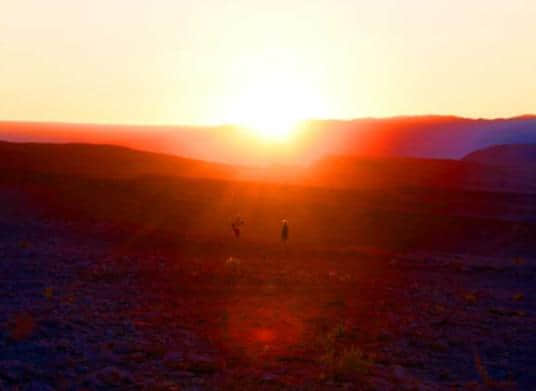 南美旅游：智利晨观火山口夕赏月亮谷（图）