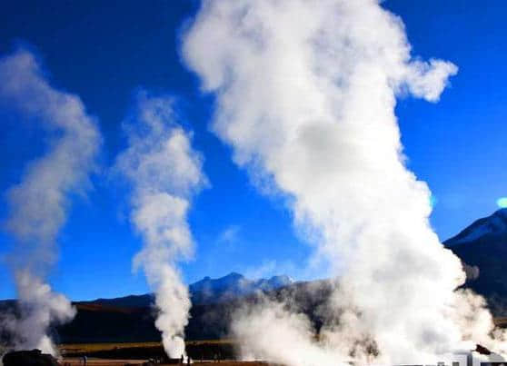 南美旅游：智利晨观火山口夕赏月亮谷（图）