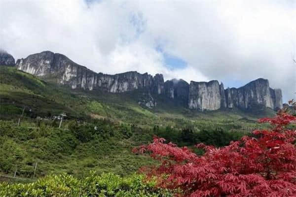 恩施十大著名旅游景点，恩施土司城是我国规模最大的土司文化的标志性工程