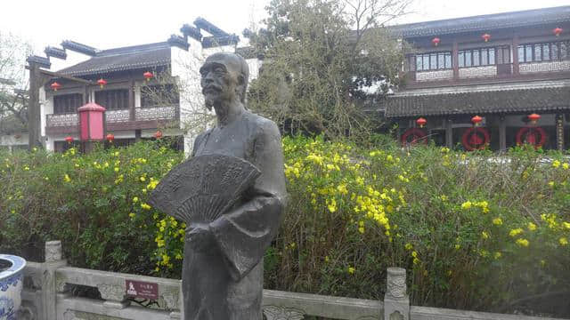 南京是旅游之城，夫子庙是必去景点