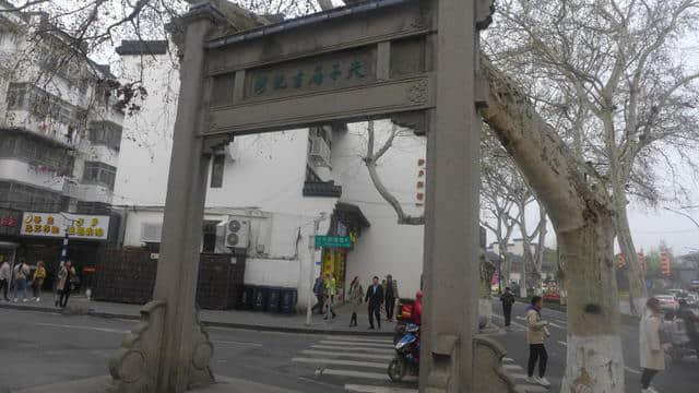 南京是旅游之城，夫子庙是必去景点