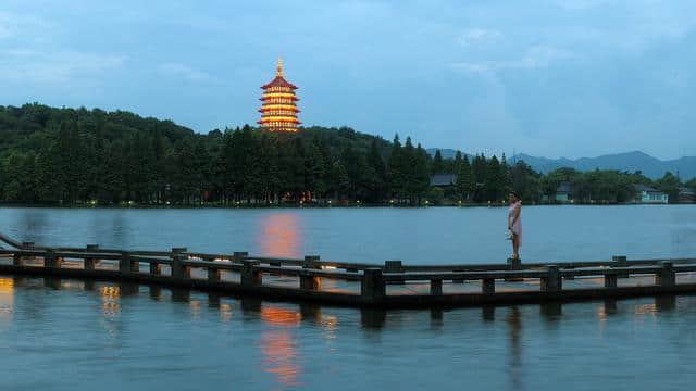 青岛，南京与杭州，不看城市经济，只看旅游，你更喜欢哪？