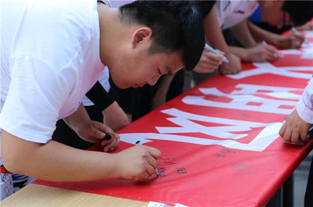 郑州旅游职业学院反邪教协会开展揭批邪教“全能神”宣传教育活动