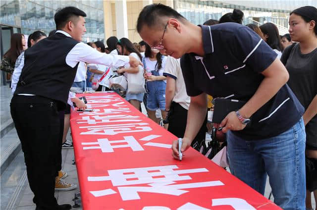 郑州旅游职业学院反邪教协会开展揭批邪教“全能神”宣传教育活动