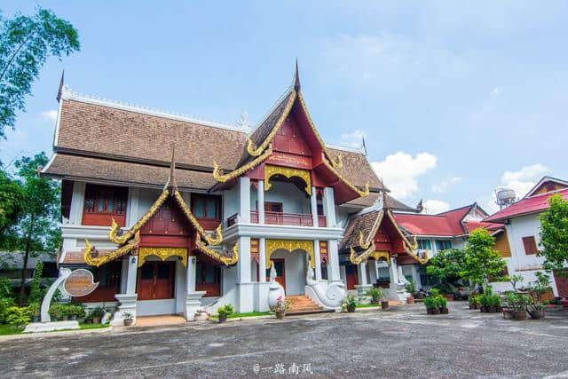 东南亚旅行，看看泰国的寺庙价格和中国有何不同！