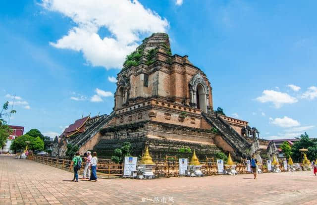 东南亚旅行，看看泰国的寺庙价格和中国有何不同！