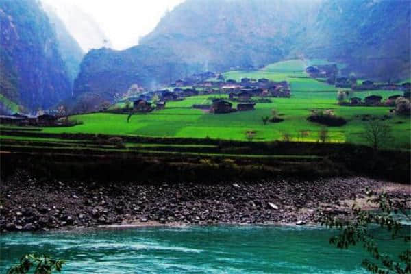 怒江州十大好玩的旅游地，怒江大峡谷又被称为“东方大峡谷”