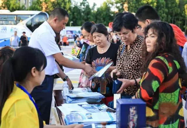 中国最凉小镇”迎来避暑旅游热 恩施大峡谷二日游颇受青睐