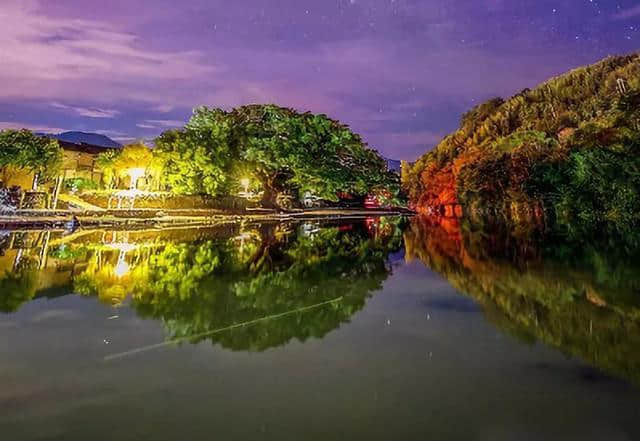 美如仙境！夏夜的土楼不止有星空，还有萤火虫！