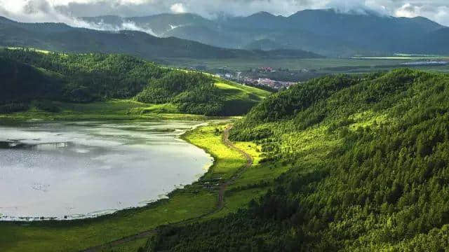 内蒙古有条私藏的超美县道，在地图上很难找到，6月开始进入最美时节