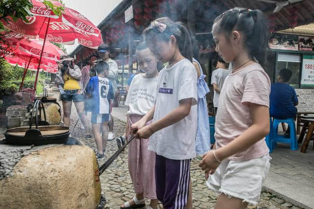 安吉这座景区距离杭州不到一个小时，以熊为主题，深受游客喜爱