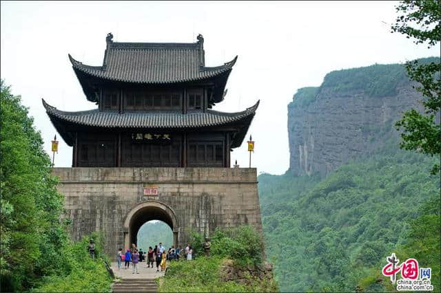 四川蜀道地标剑门关：曾经的三国战场 如今的旅游天堂