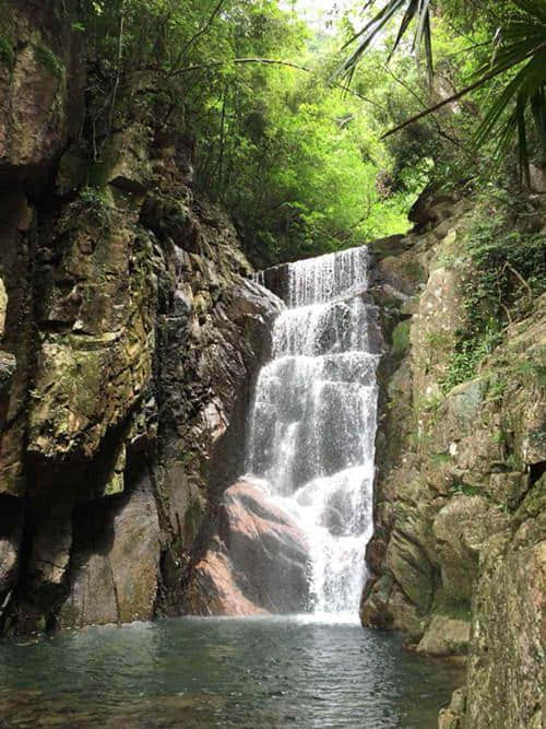 浙西大峡谷，山石奇俊，水瀑细软，最适合夏天前来避暑