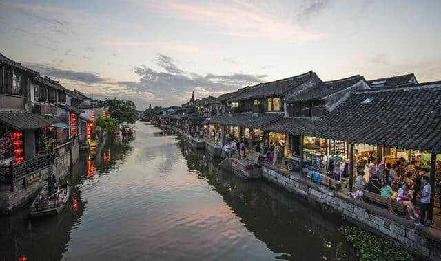 去江南旅游，西塘古镇的美不能错过，除烟雨长廊外这些景点也不错