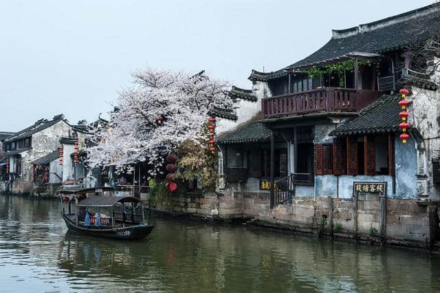 去江南旅游，西塘古镇的美不能错过，除烟雨长廊外这些景点也不错