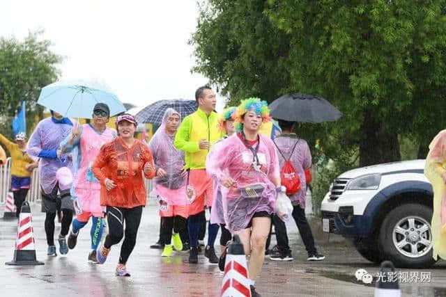 鸡西摇滚马拉松雨中激情开跑，光影为鸡西点赞