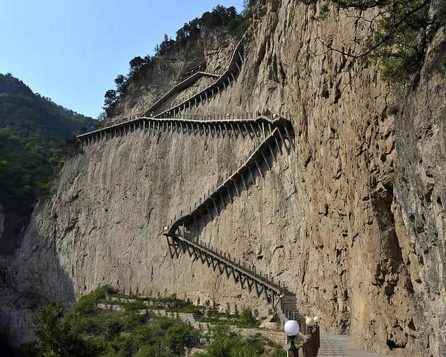 万壑千崖增秀丽 往来人在画图中—绵山风景区