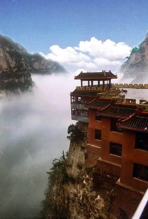 万壑千崖增秀丽 往来人在画图中—绵山风景区