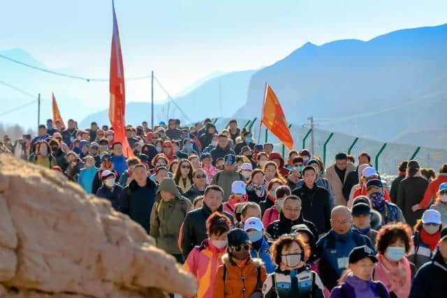 3月2日，千名美女齐聚冰沟丹霞绽放精彩1幕