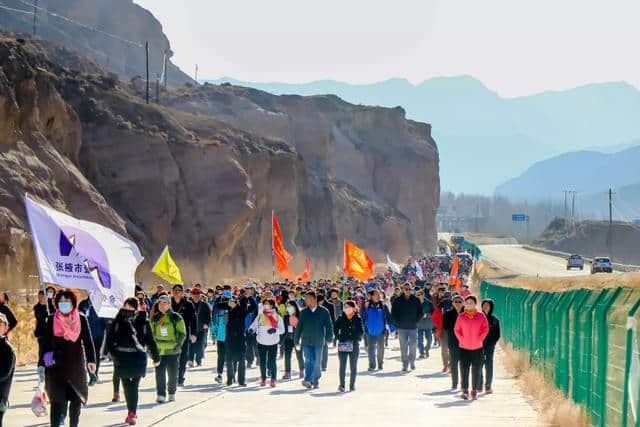 3月2日，千名美女齐聚冰沟丹霞绽放精彩1幕