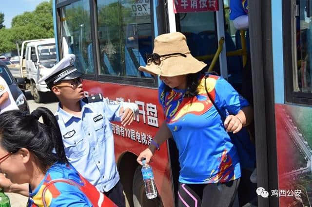 【基层动态】兴凯湖公安分局民警恪尽职守确保新开流旅游景区秩序井然