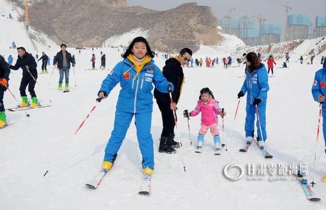 冬日休闲旅游好去处 兰州安宁滑雪乐趣多！