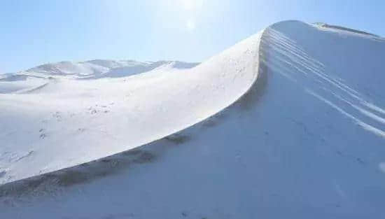 你见过雪后的塔克拉玛干沙漠吗？