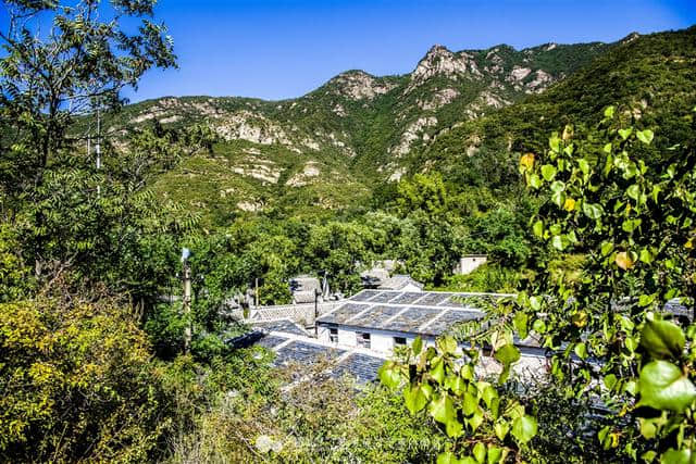 门头沟杨家峪，建在悬崖上的房子