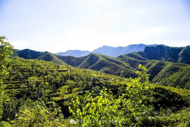 门头沟杨家峪，建在悬崖上的房子